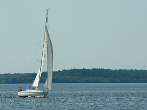 Original: http://public-domain-photos.com/vehicles/sailingboat-3.htm